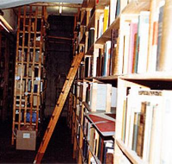 Articles 28 image2 brockhaus shelves